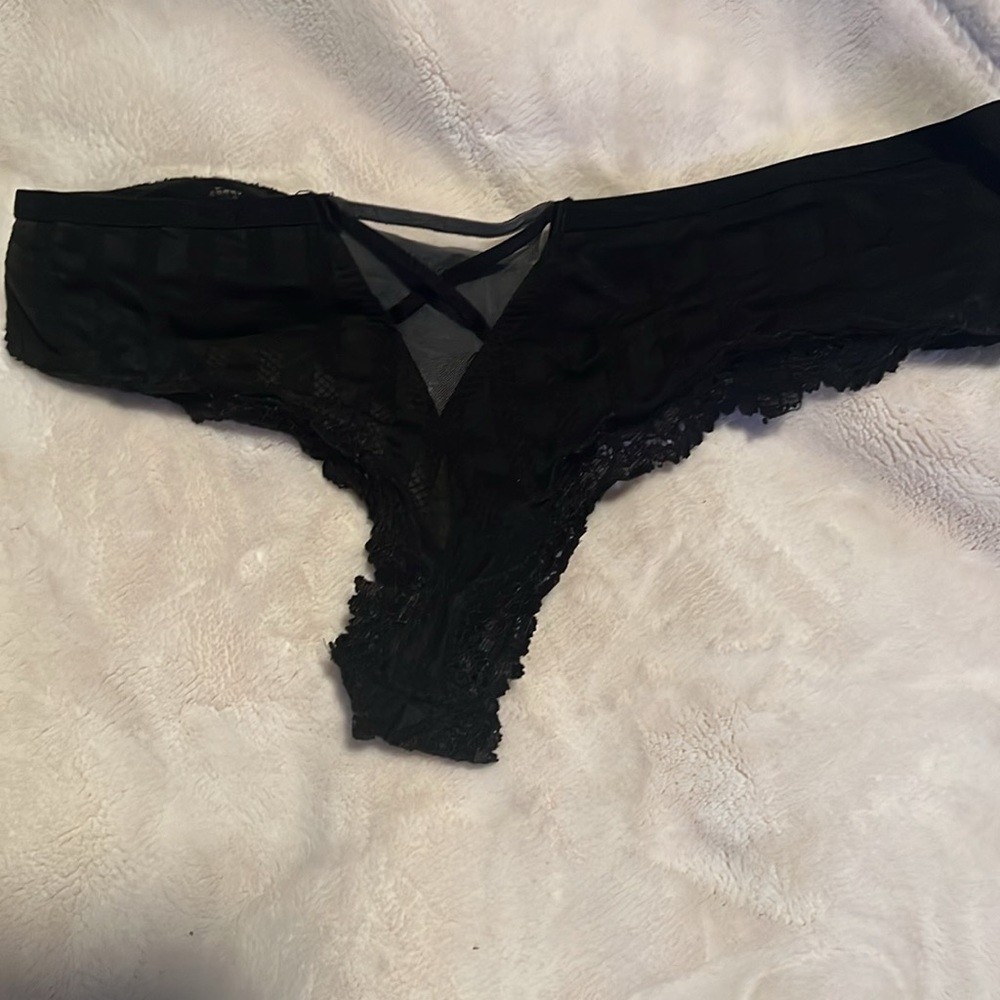 Victoria’s Secret Black Lace Thong NWOT